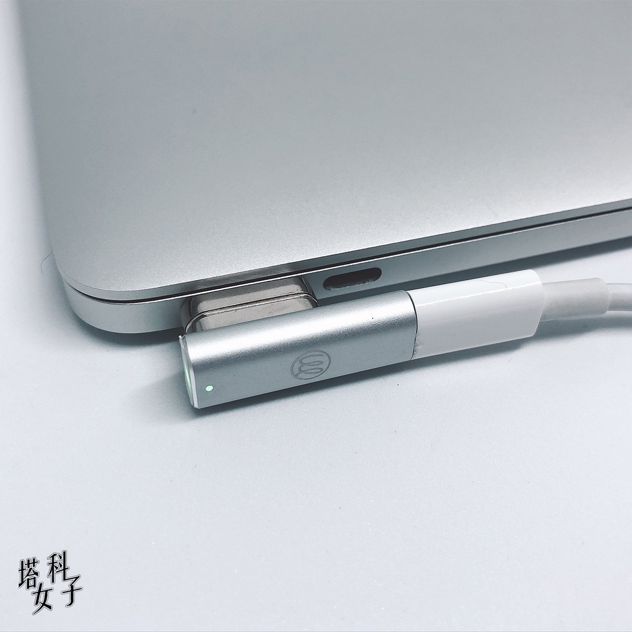 iEasy USB-C L 型磁吸轉接頭