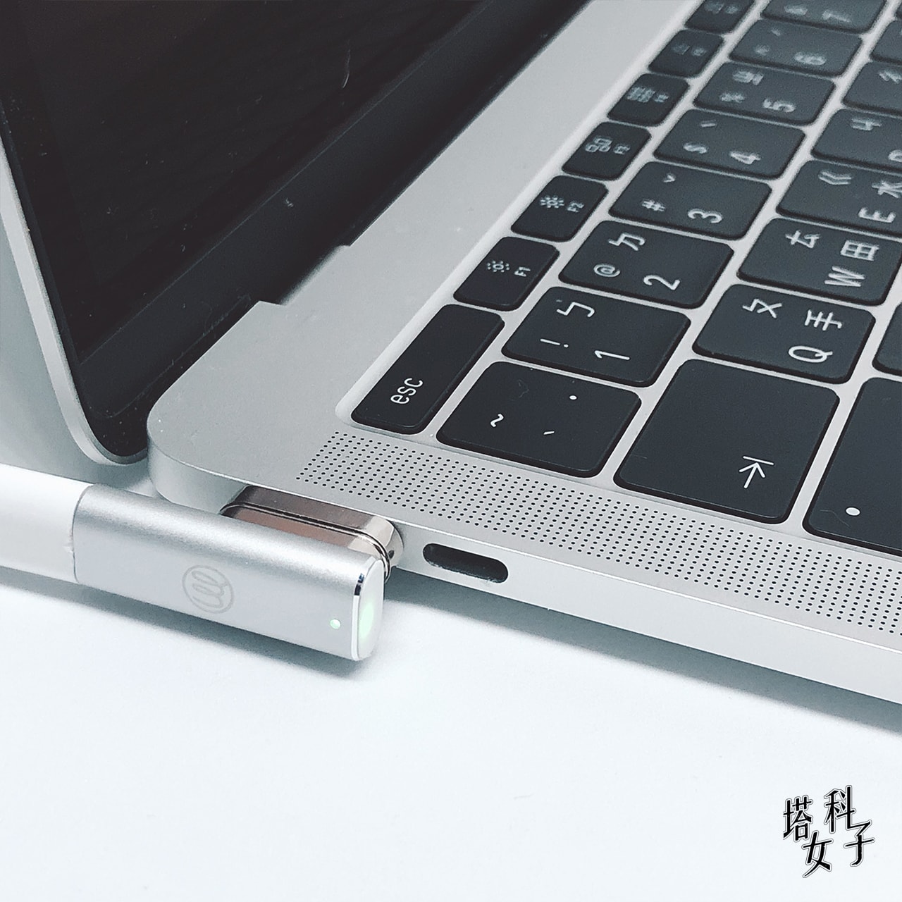 OneMore iEasy USB-C L 型磁吸轉接頭