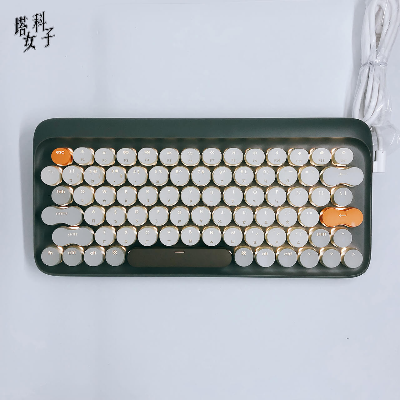 Lofree 打字機鍵盤 - 三段 LED 背光