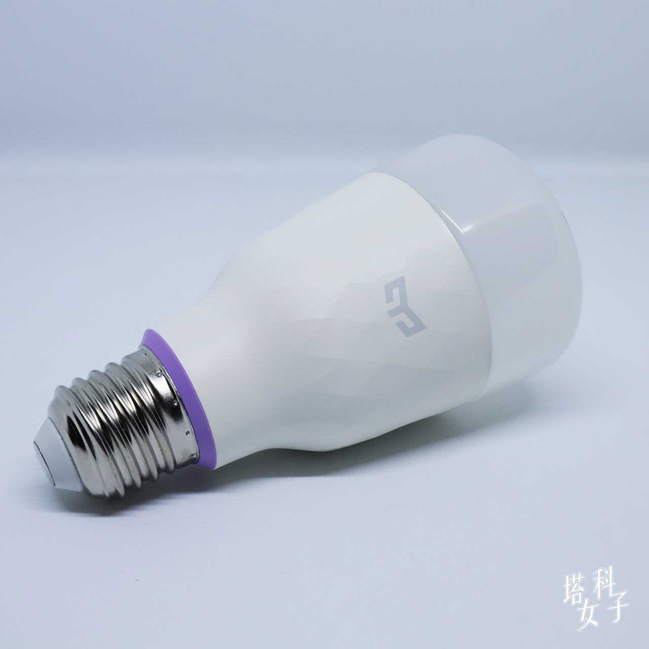 Yeelight LED 智慧燈泡彩光版開箱 - 內容物