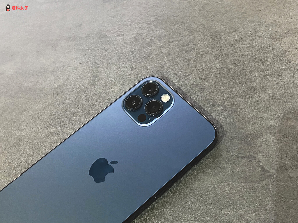 iPhone 12 Pro 開箱 太平洋藍 機身背面