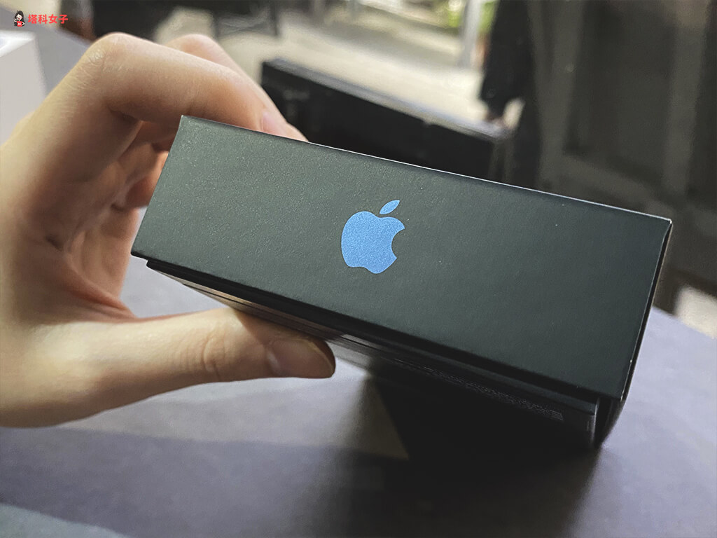 iPhone 12 Pro 開箱評測 外包裝側面