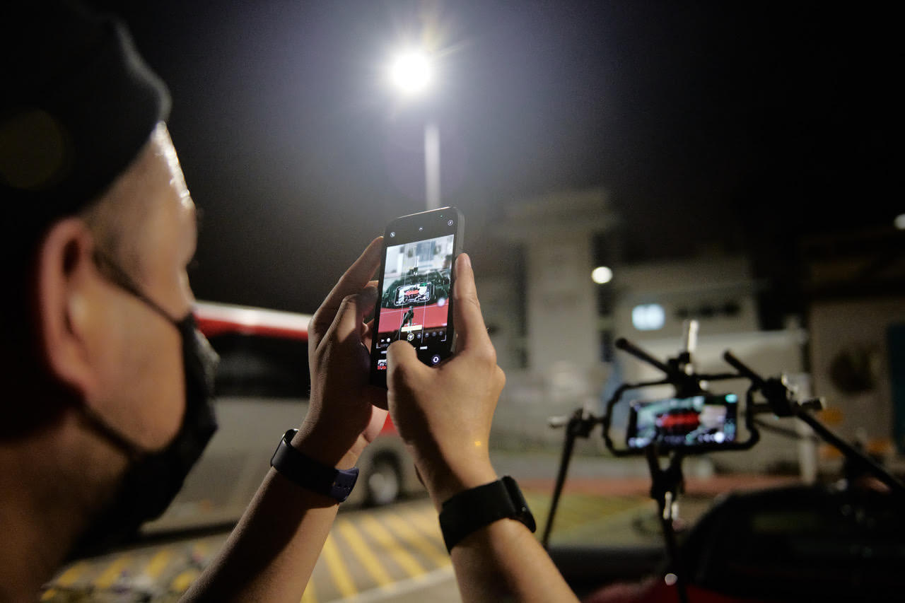 iPhone 12 Pro Max 拍出法拉利跑車廣告！極速美感竟是用手機拍攝