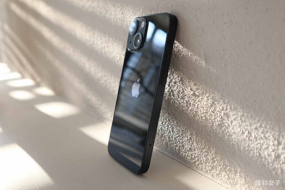 iPhone 13 mini 開箱評測：玻璃背面
