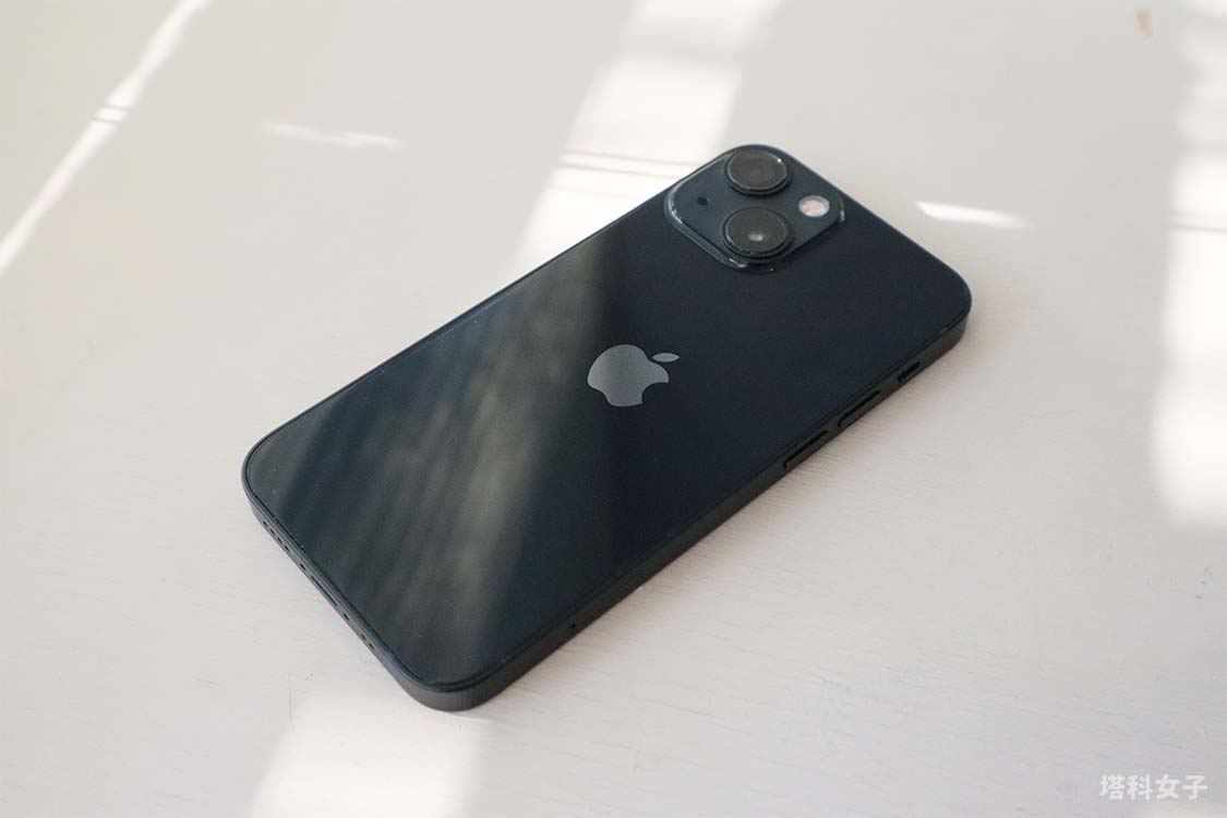 iPhone 13 mini 開箱評測：玻璃背面