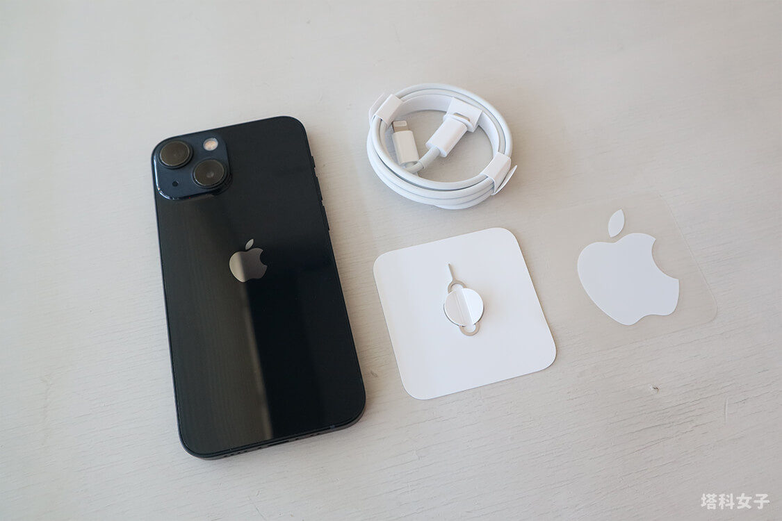 iPhone 13 mini 開箱：內容物配件