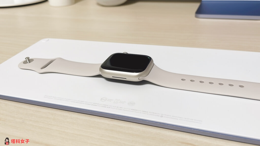 Apple Watch 7 開箱：星光色搭配錶帶