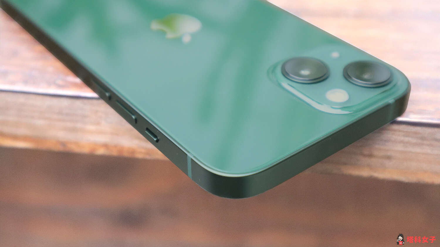 iPhone 13 綠色開箱：實機色澤與邊框