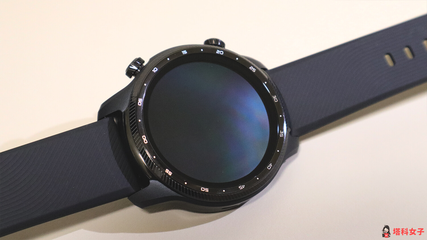 TicWatch Pro 3 Ultra GPS 軍規智慧手錶：強化玻璃錶面