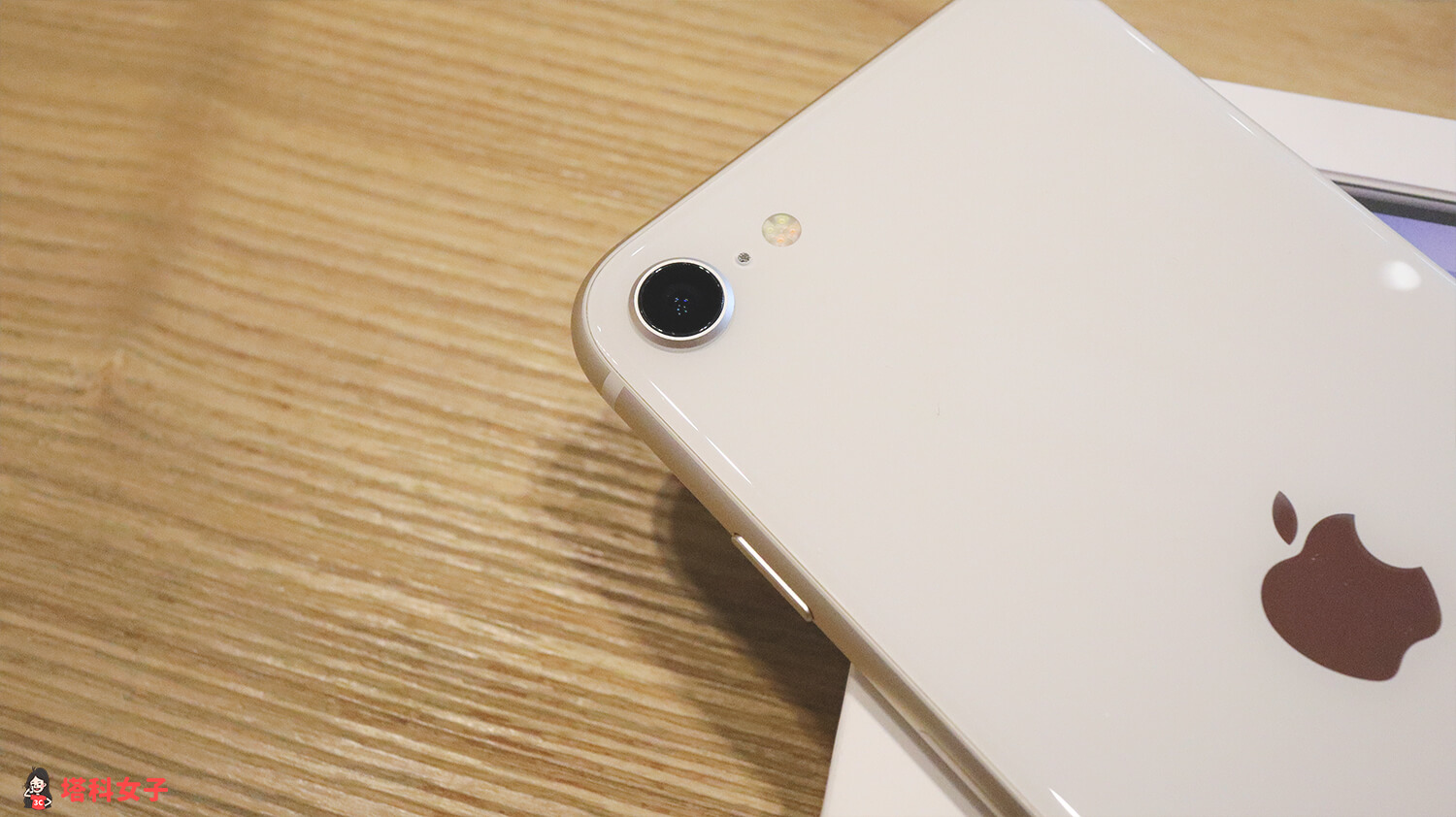 iPhone SE3 星光色開箱：相機鏡頭