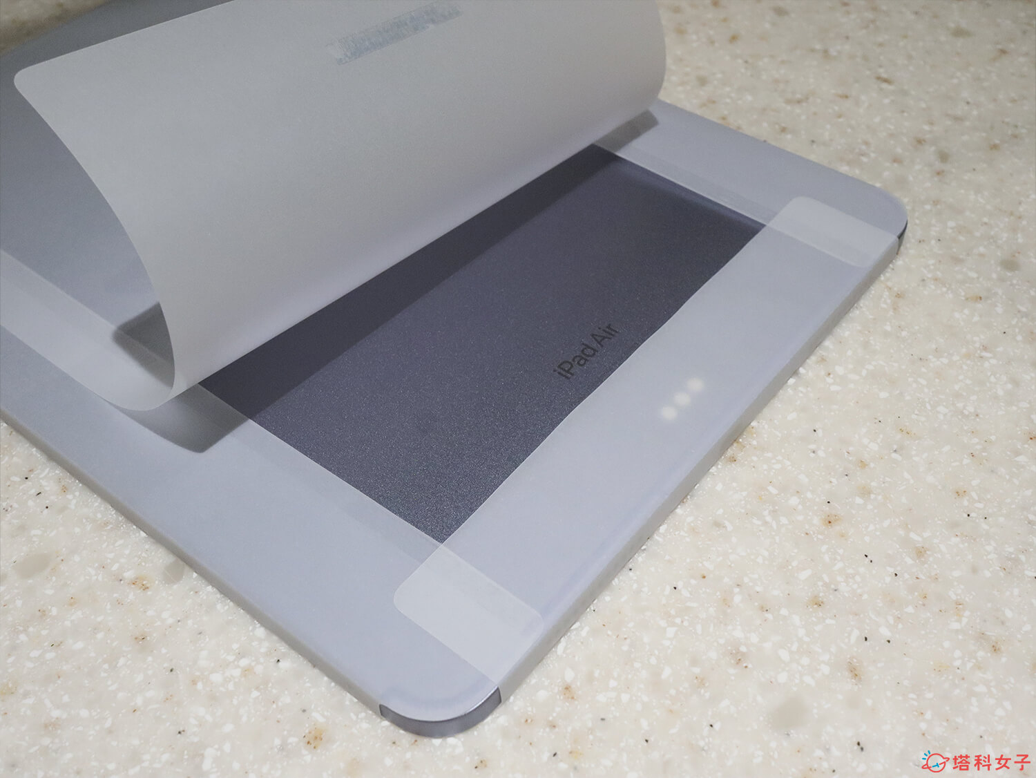 iPad Air 5 開箱：內容物配件