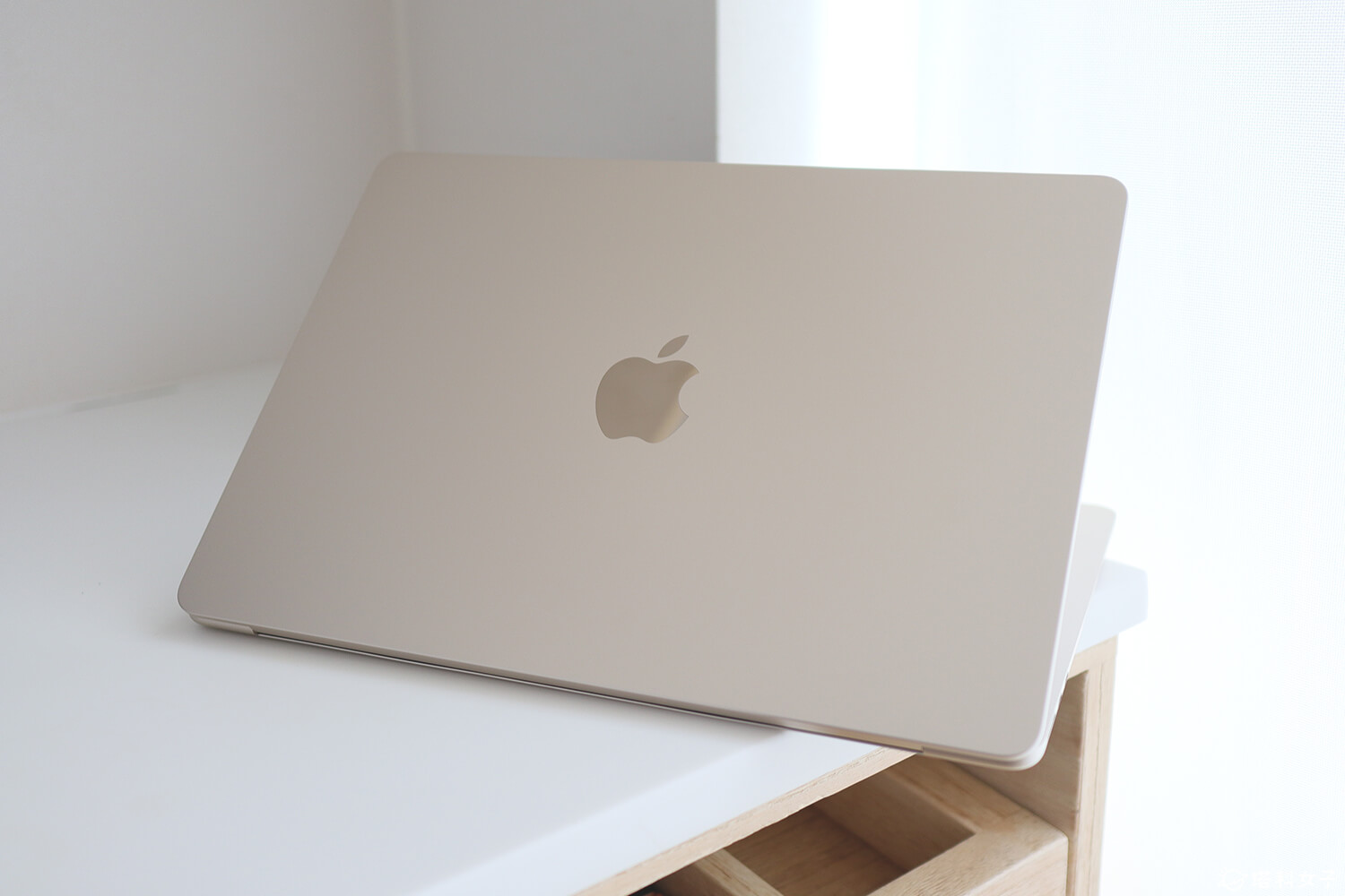 MacBook Air M2 星光色開箱：輕薄機身