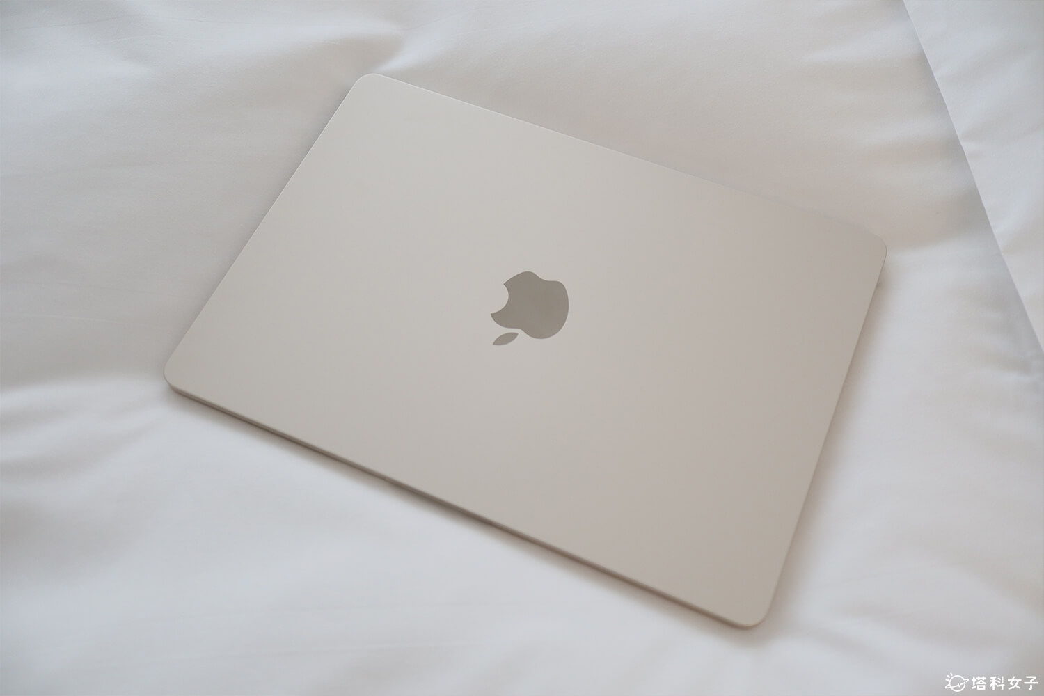MacBook Air M2 星光色開箱：機身