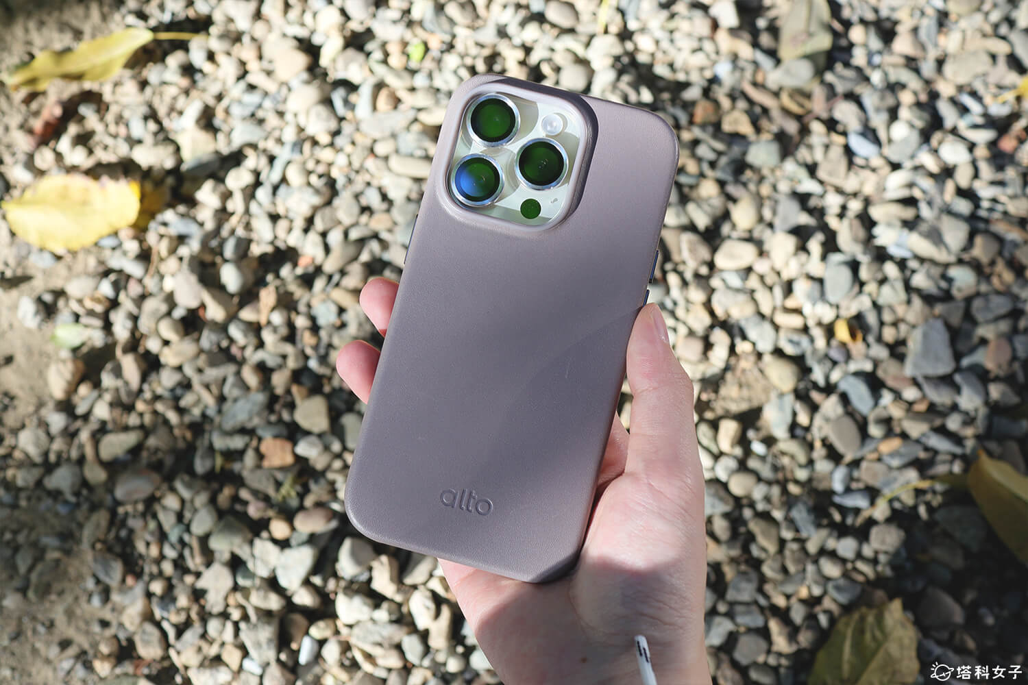 Alto iPhone 14 皮革手機殼：礫石灰