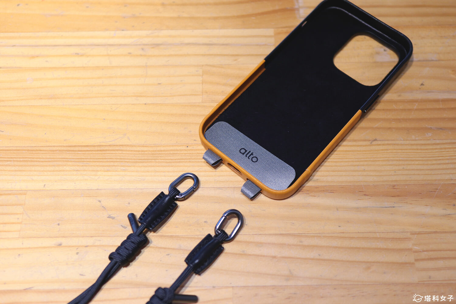 Alto iPhone 14 皮革手機殼：Anello 掛繩系列