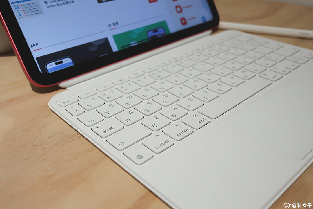 iPad 10 保護套推薦：巧控鍵盤雙面夾