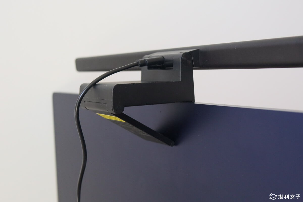 Philips 飛利浦智慧電腦螢幕掛燈 iD pro 開箱：安裝方式