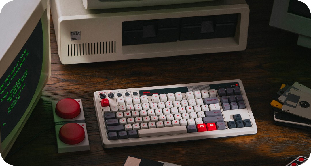 八位堂推出「紅白機」機械式鍵盤