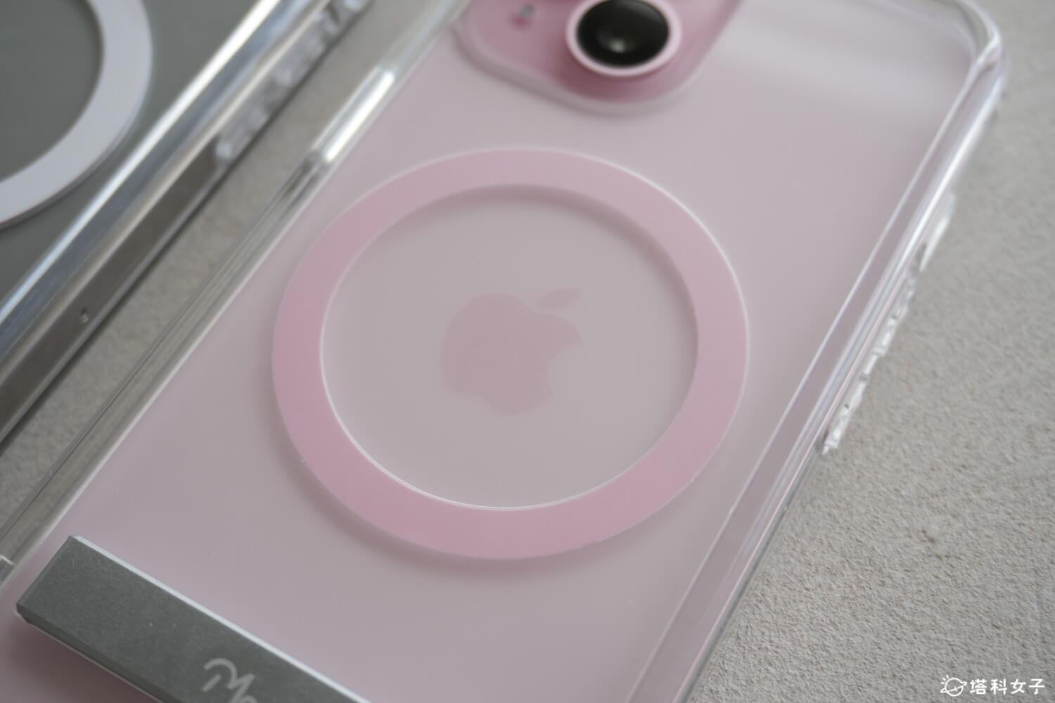Moxbii iPhone 15 系列二合一組合款：磁吸＋支架