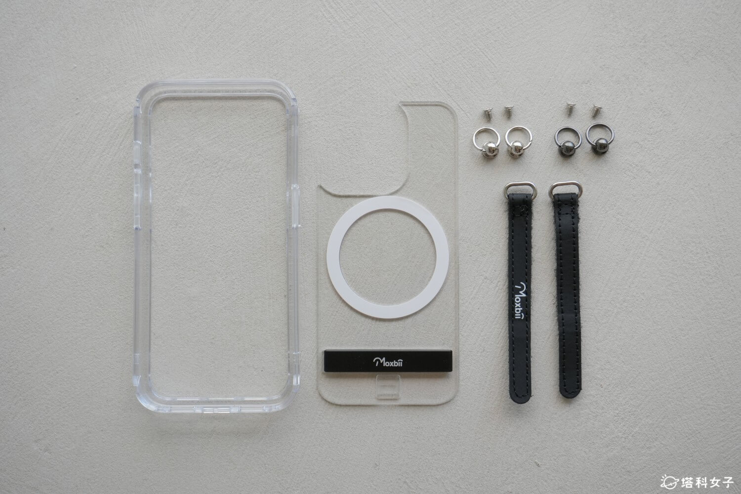 Moxbii iPhone 15 系列三合一組合款：磁吸＋支架＋背板掛環