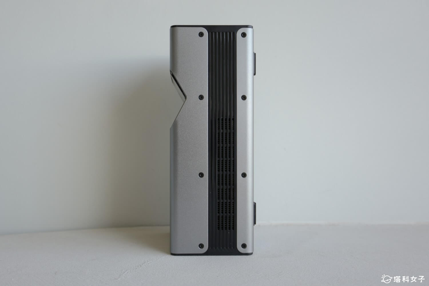 OVO Neo無框電視 KS1 超短焦投影機開箱：高效靜音散熱