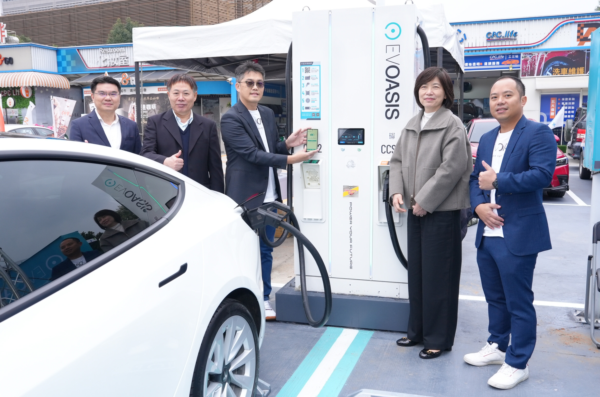 台灣中油與 EVOASIS (源點科技)為 Tesla 特斯拉 Model3 LR 電動車充電