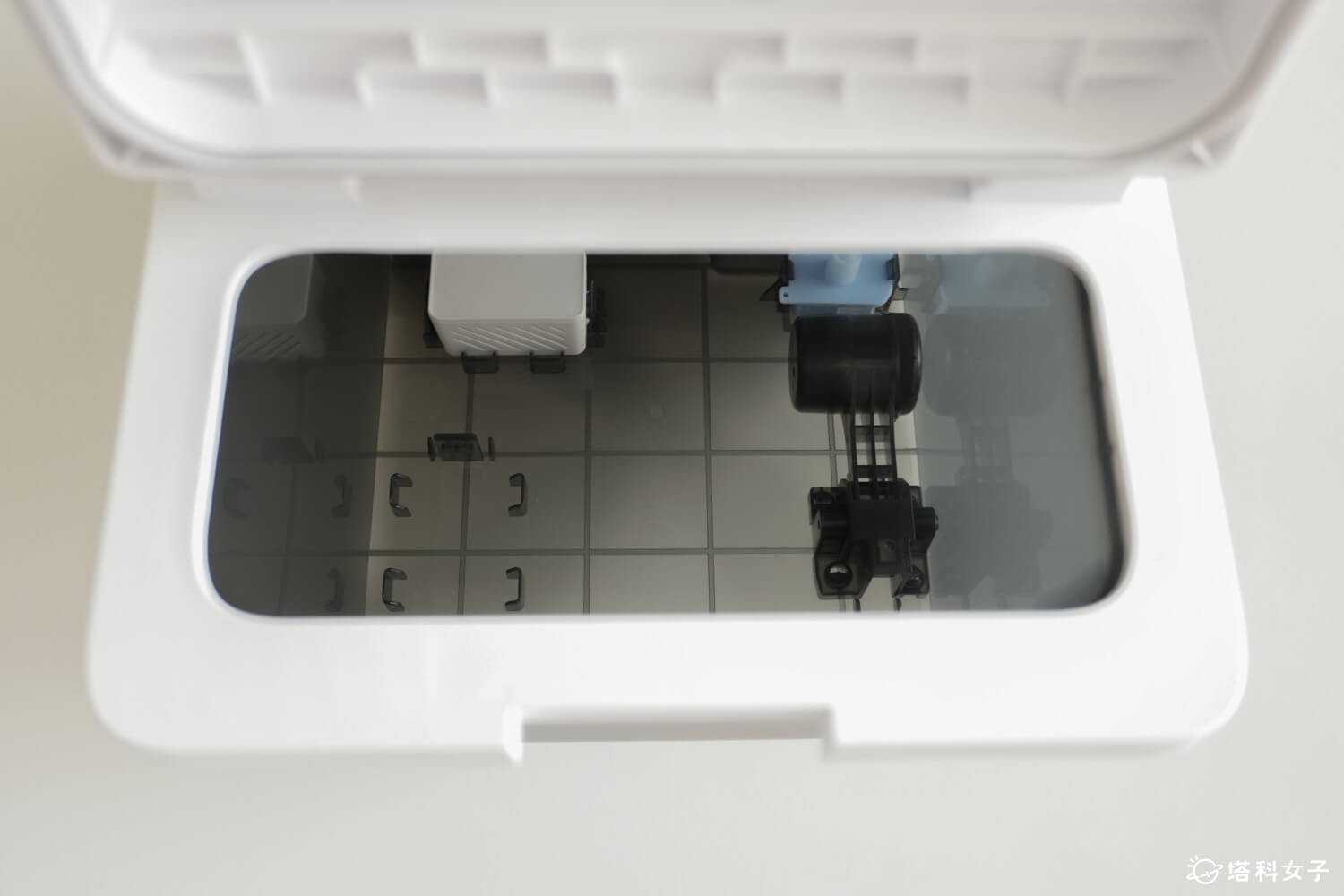 石頭 S8 MaxV Ultra 掃拖機器人開箱：清水箱水垢抑制模組