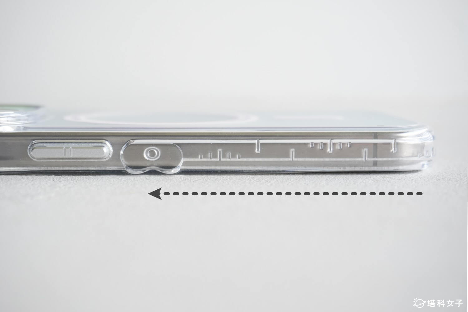 PRIIÖ Echo 系列 iPhone 15 Pro 透明手機殼：隱藏式揚聲槽