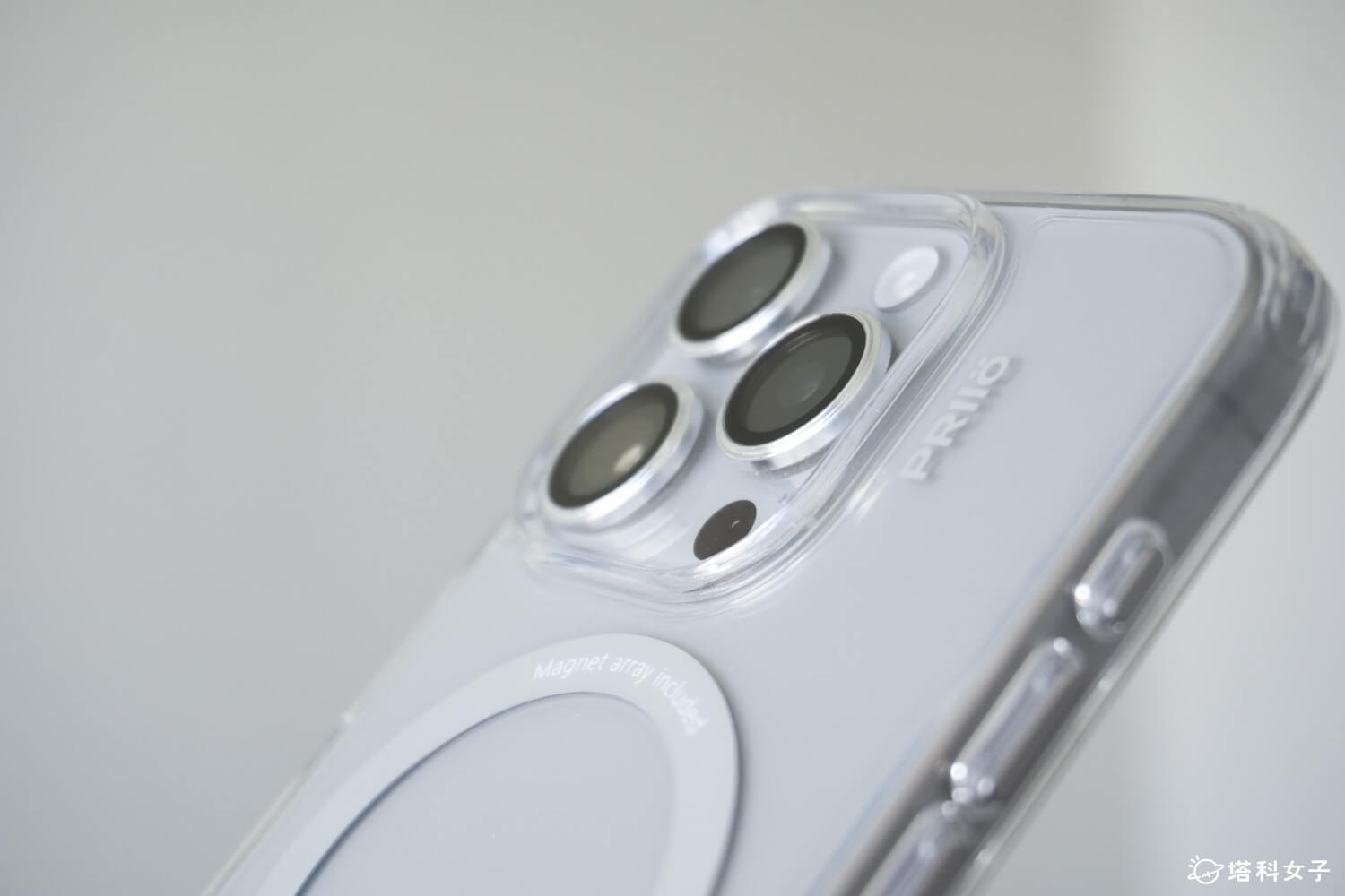 PRIIÖ Echo 系列 iPhone 15 Pro 透明手機殼：鏡頭加高保護