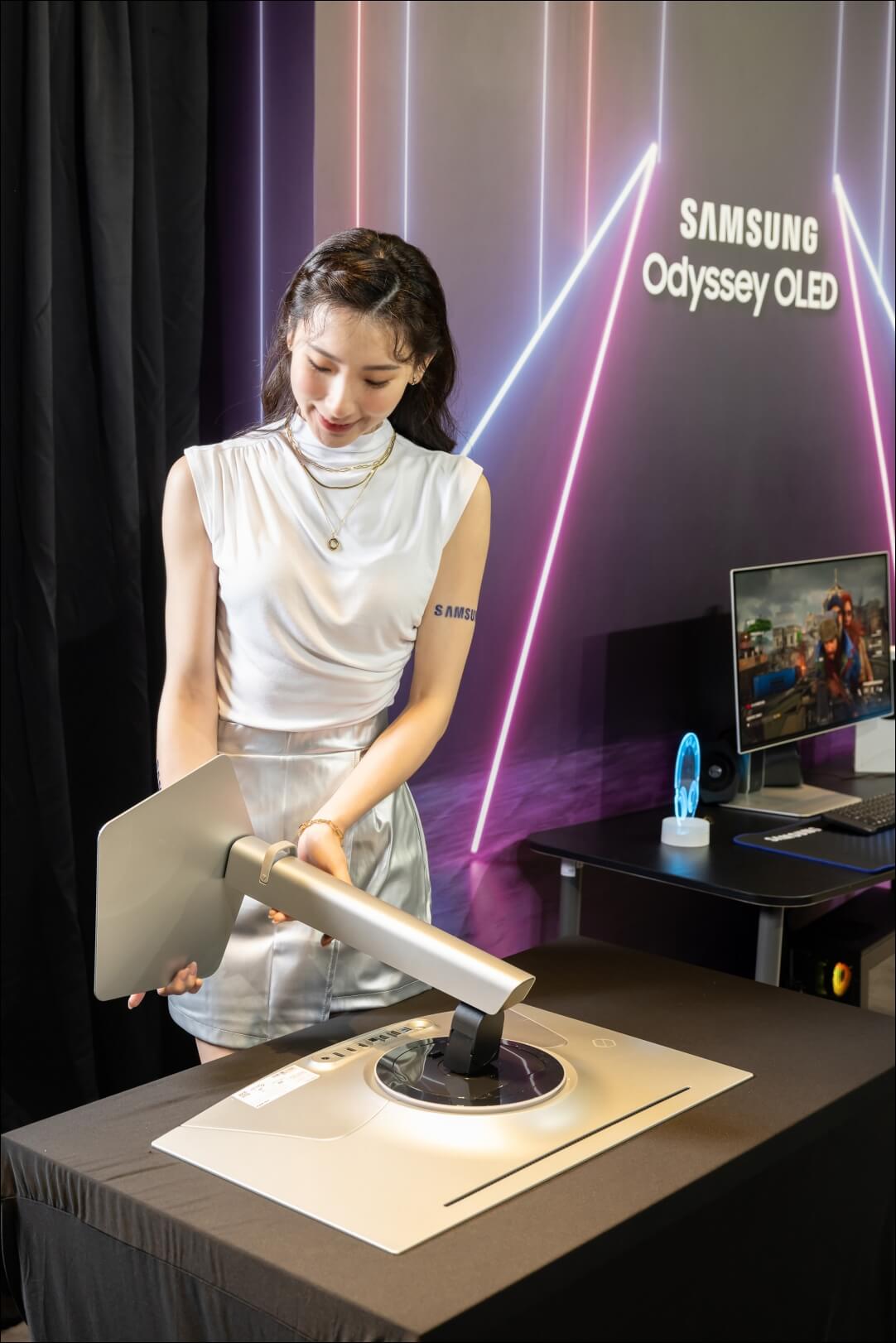 電競玩家夢幻機種  Odyssey OLED G8 神裝降臨