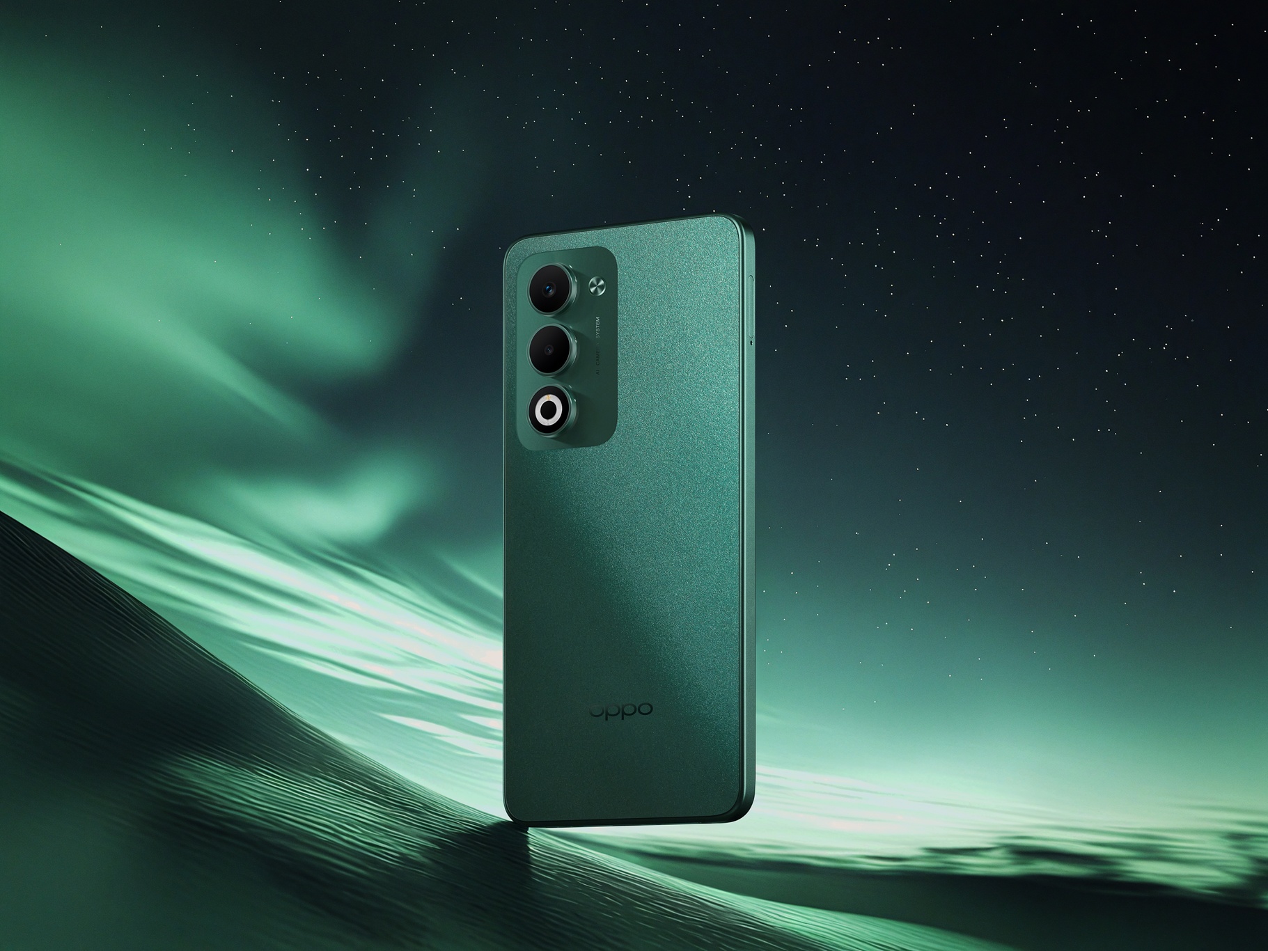 OPPO A5 5G推出極光綠和晨霧白兩種配色，售價NT$6,990元，即日起於各通路陸續開賣。