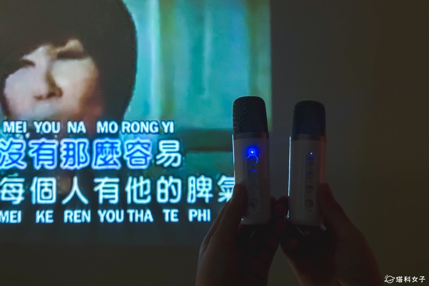 Warpple LA6 短焦行動投影機：雙麥 K 歌系統