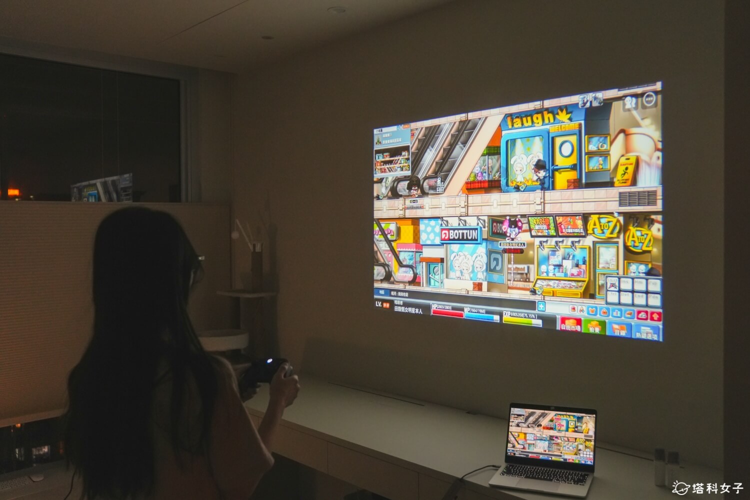 Warpple LA6 短焦行動投影機：透過 HDMI 連接遊戲機投影