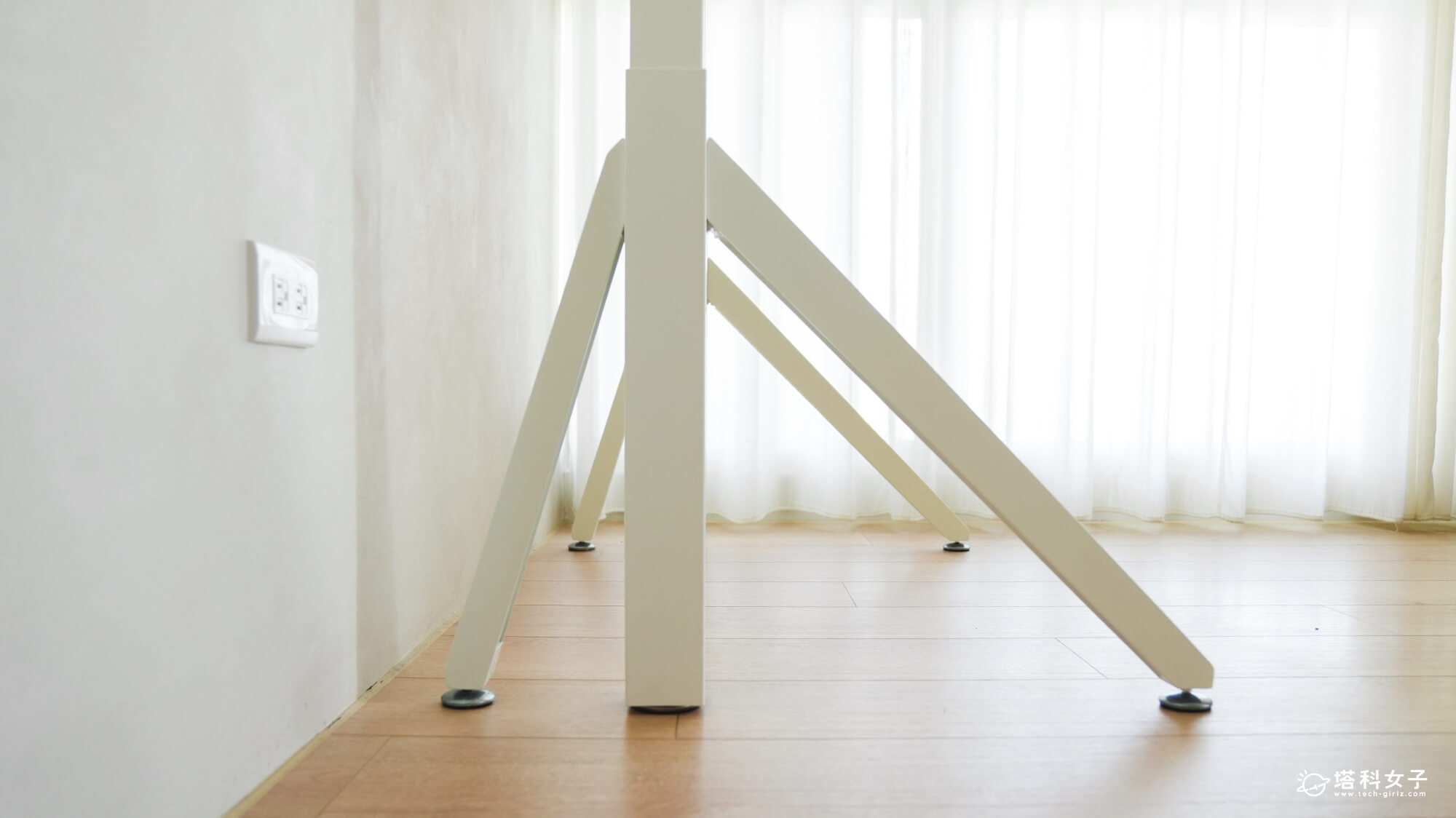 Revon Elite 三節式電動升降桌：木字型桌腳