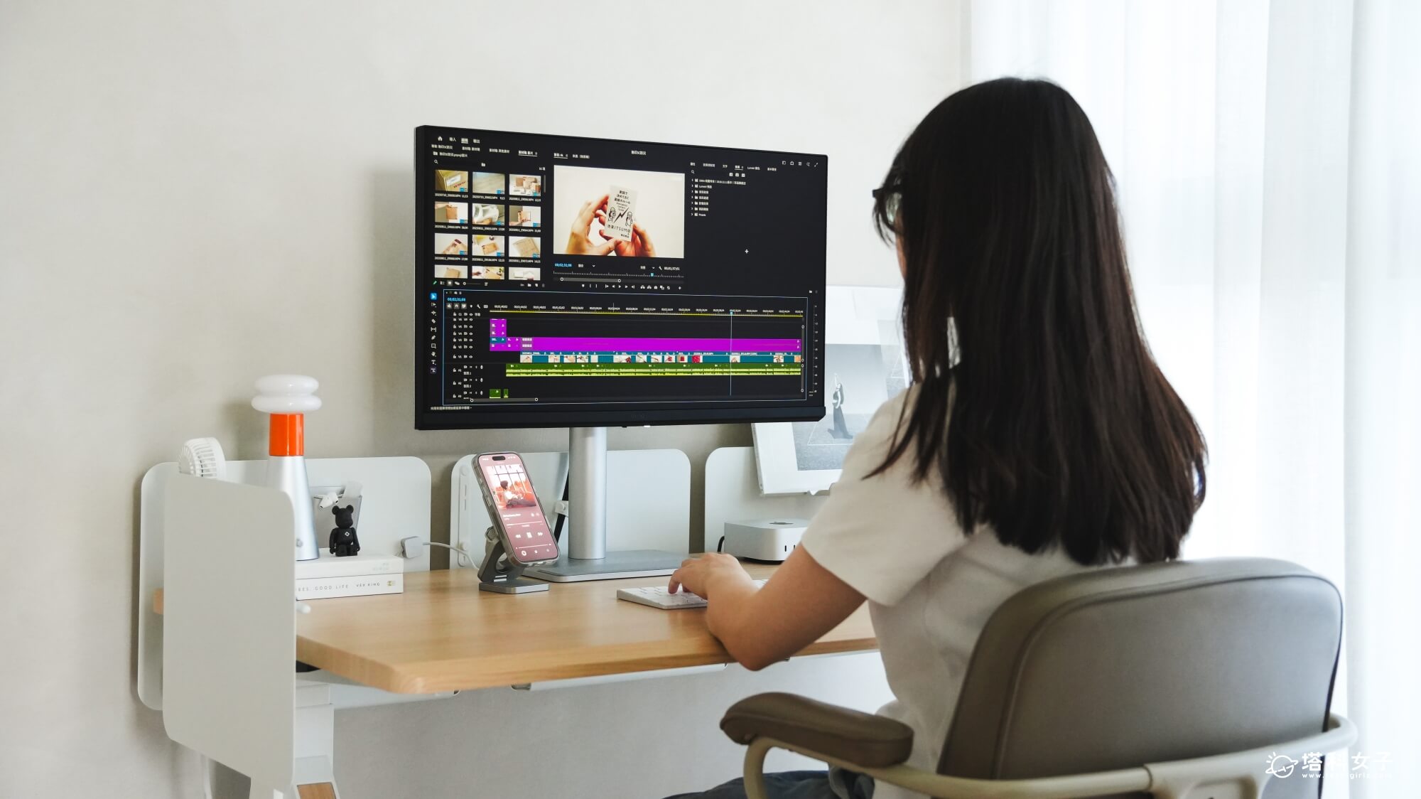 Revon Elite 三節式電動升降桌：坐下