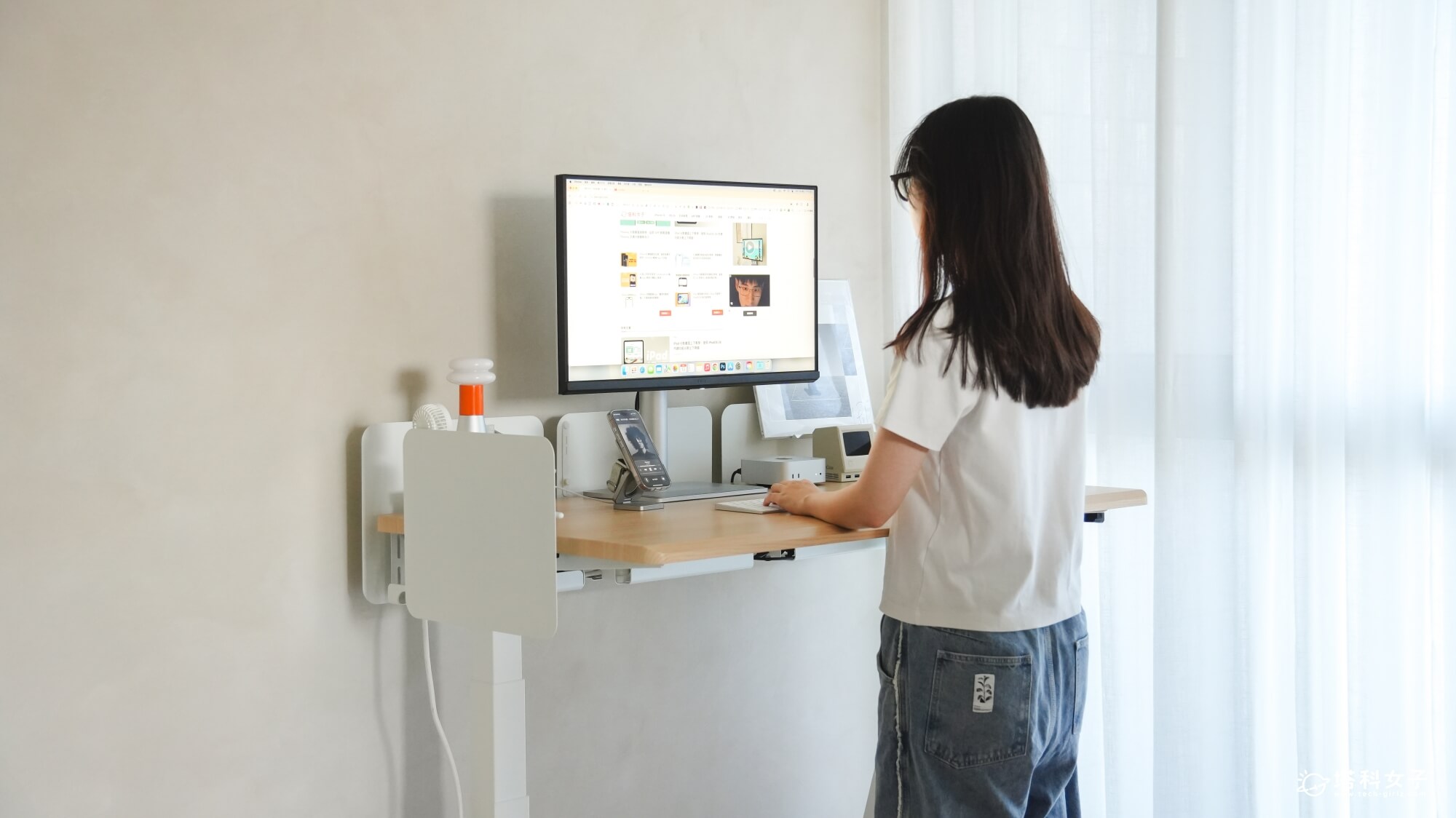 Revon Elite 三節式電動升降桌：站立