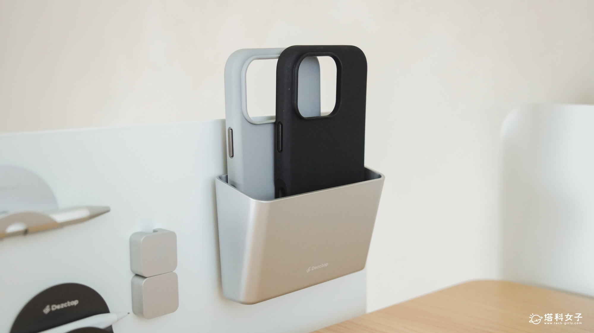 Revon Elite 三節式電動升降桌：磁吸收納盒