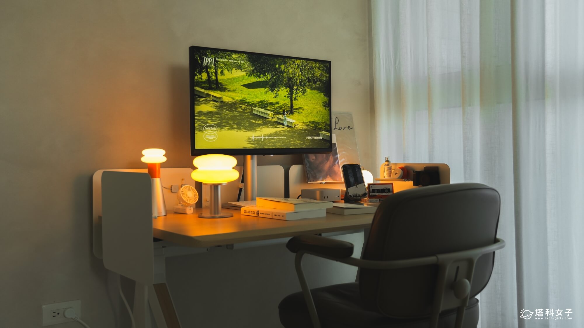 Revon Elite 三節式電動升降桌：閱讀桌面