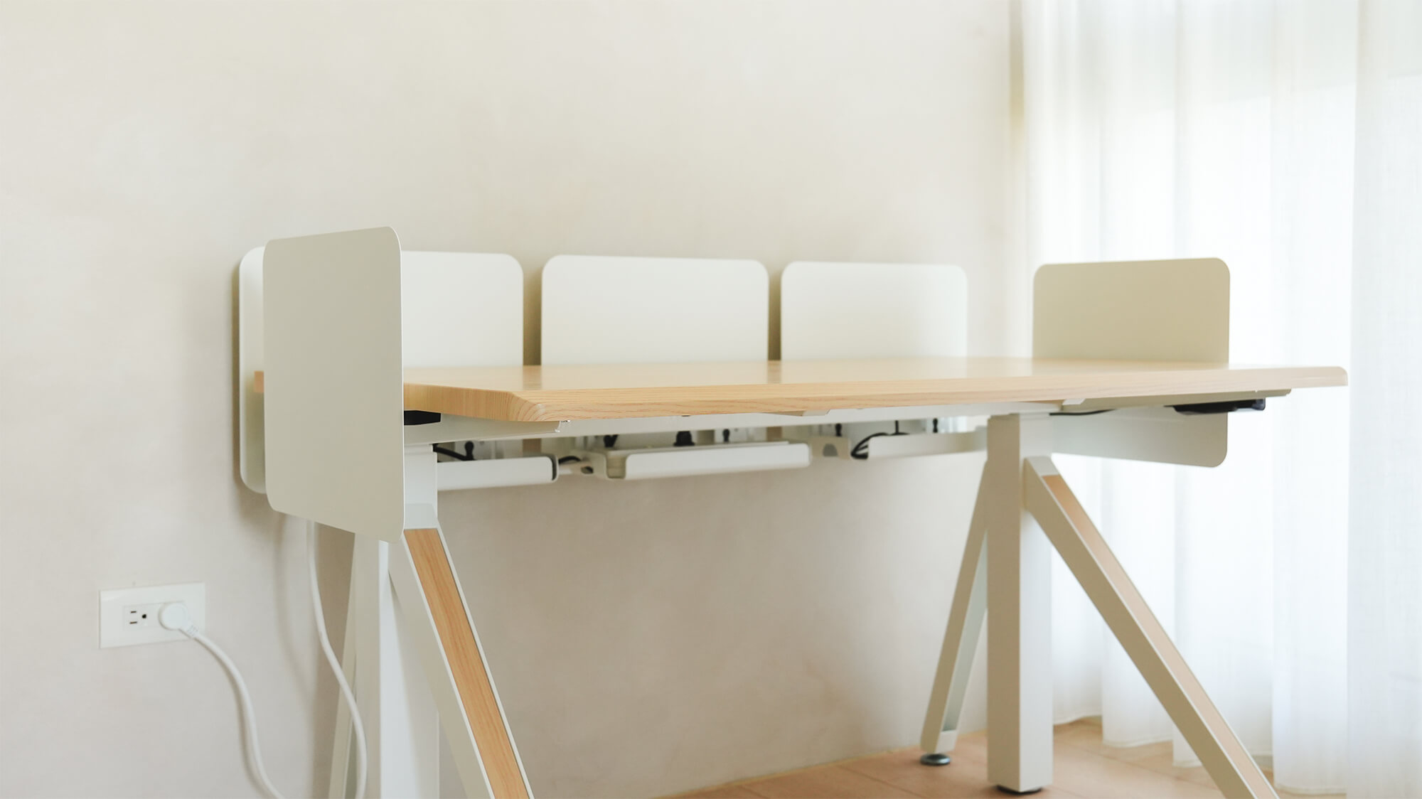 Revon Elite 三節式電動升降桌：磁吸桌上屏風