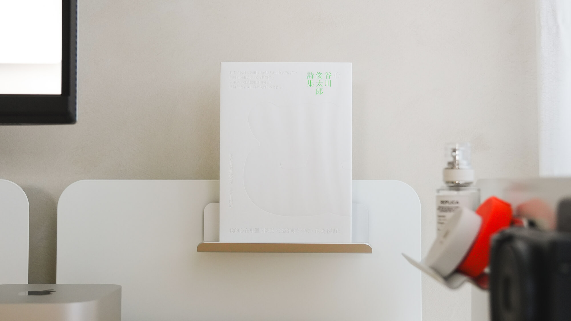 Revon Elite 三節式電動升降桌：磁吸波浪置物盤