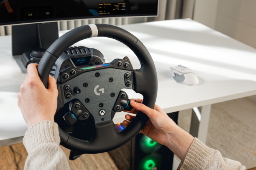 RS50 模擬賽車方向盤再提升真實賽道般的駕馭震動與操控手感