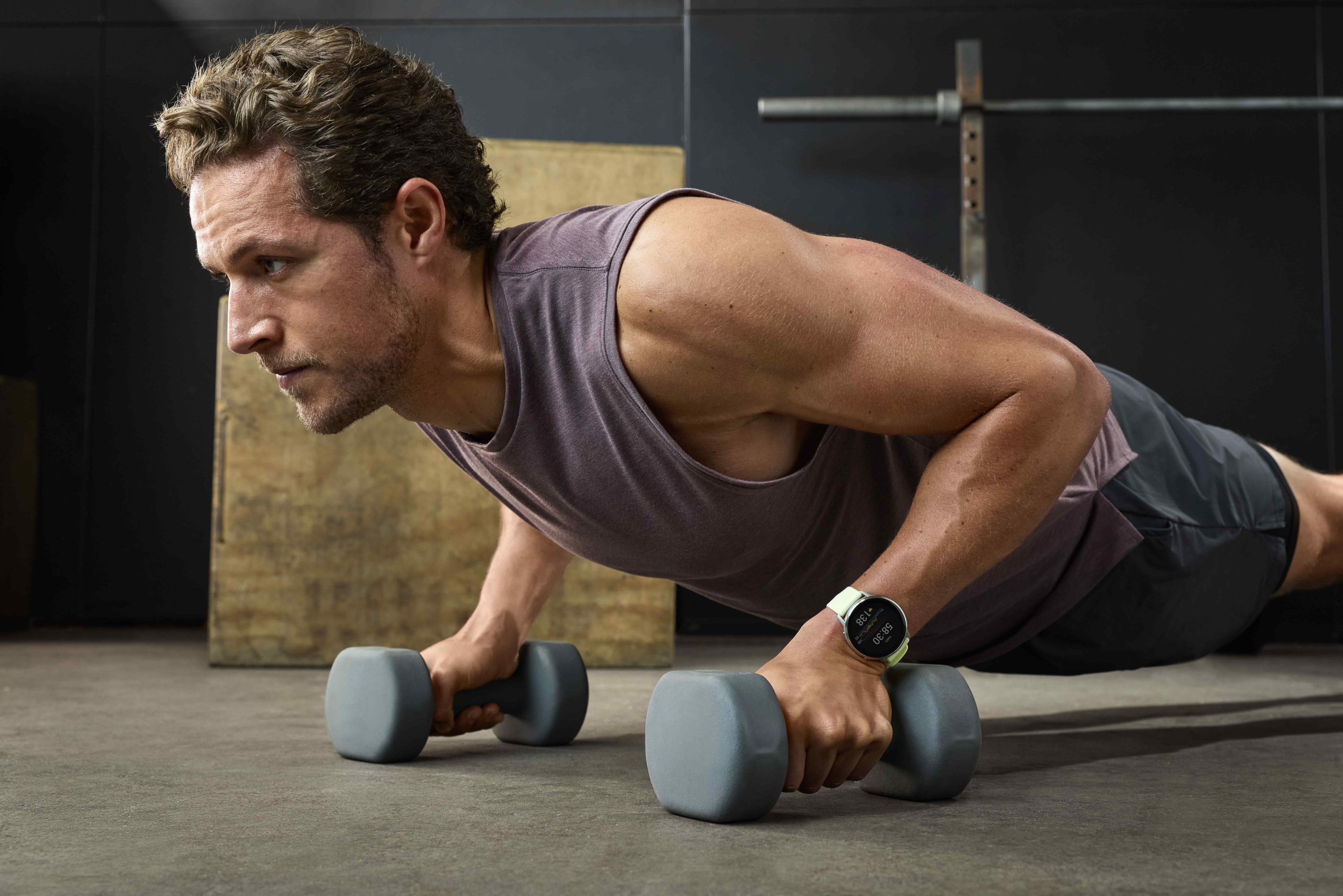 依使用者個人健康狀態調整訓練內容，提供自適應訓練計畫，從恢復到訓練完美拿捏