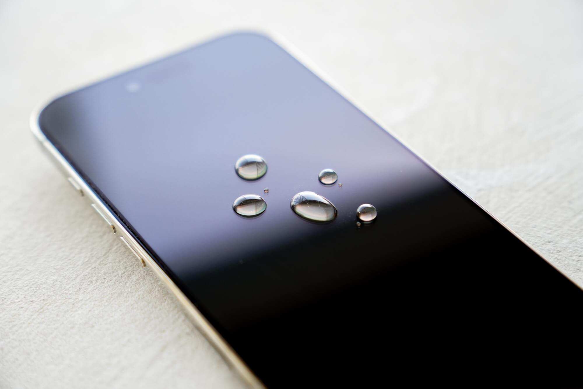 imos 保護貼：疏水疏油效果