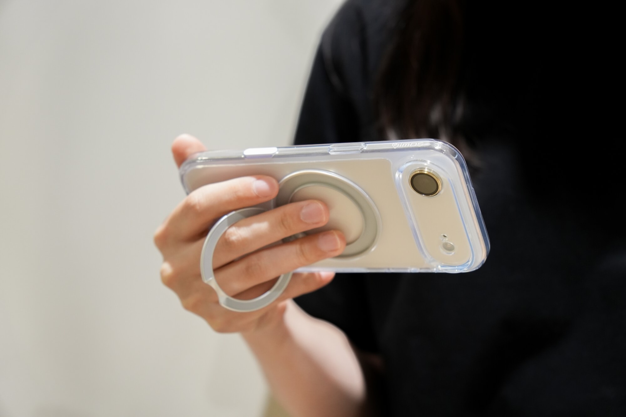 iPhone 17 系列 imos 手機殼：指環扣