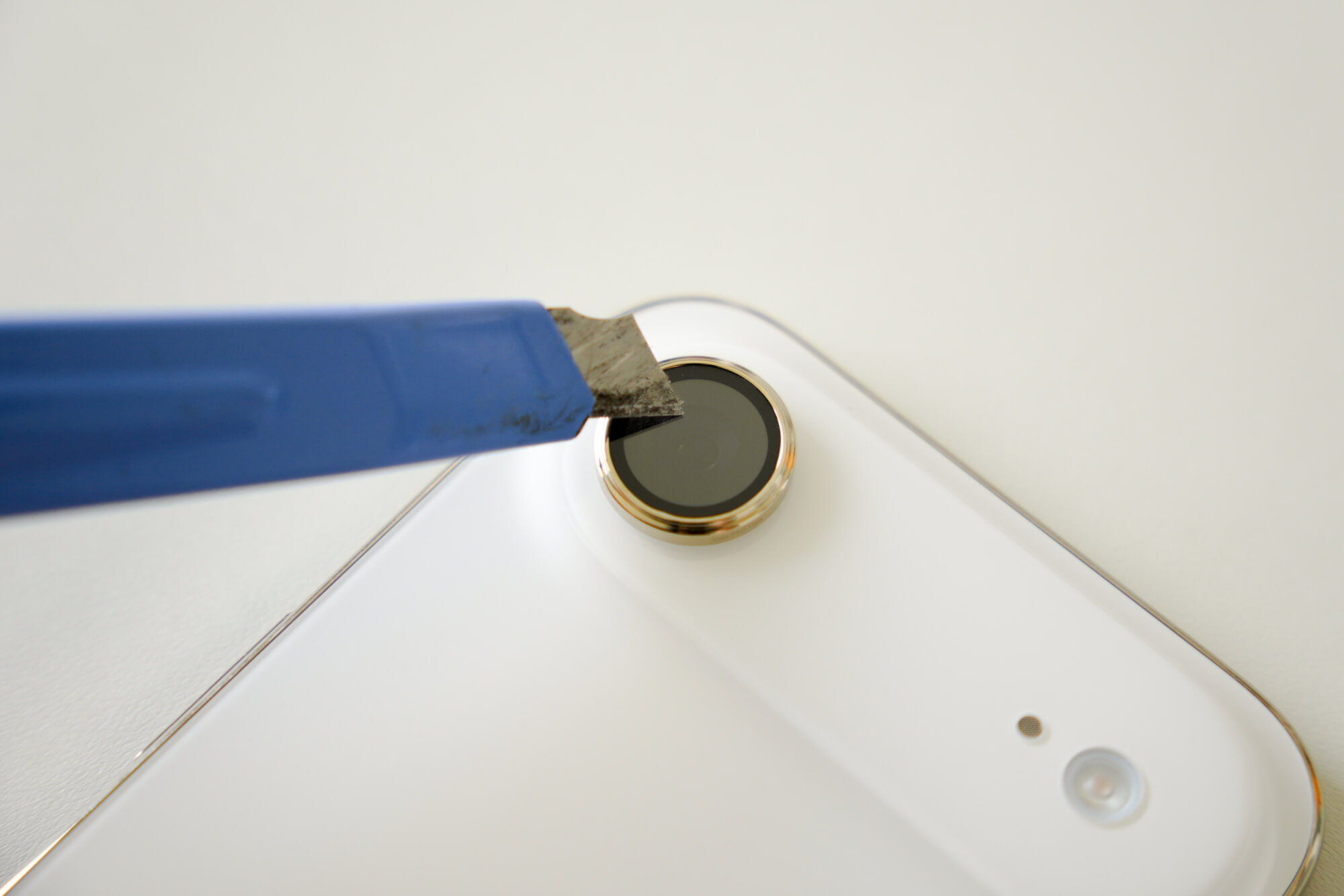 iPhone 17 系列 imos 藍寶石鏡頭貼：9M 等級莫氏硬度