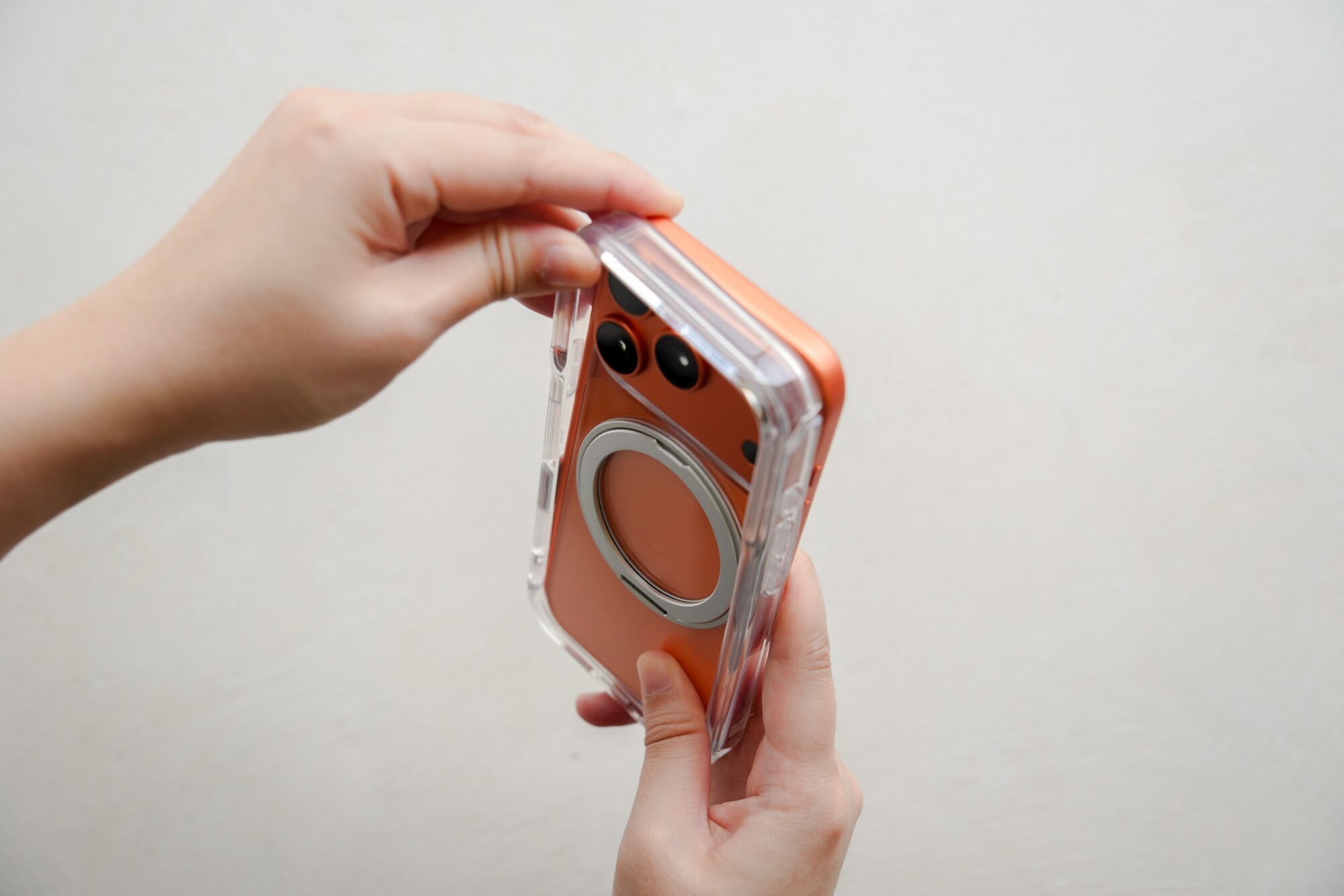 Moxbii iPhone 17 極空戰甲手機殼：雙層抗黃