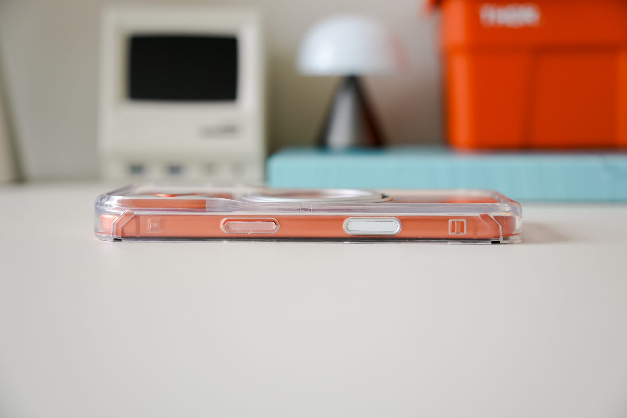 Moxbii iPhone 17 極空戰甲手機殼：一年不變黃保固 可免費換新