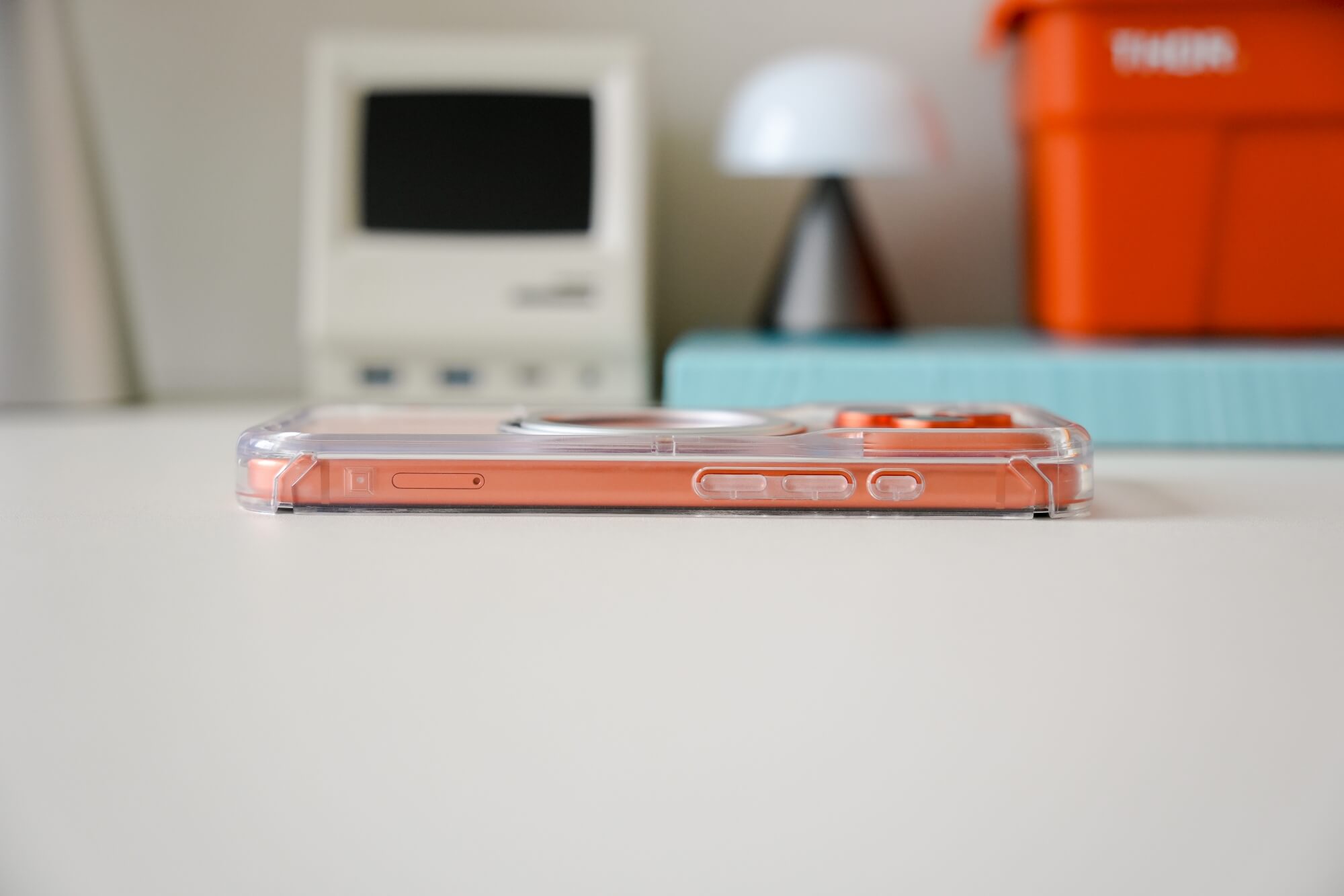 Moxbii iPhone 17 極空戰甲手機殼：一年不變黃保固 可免費換新