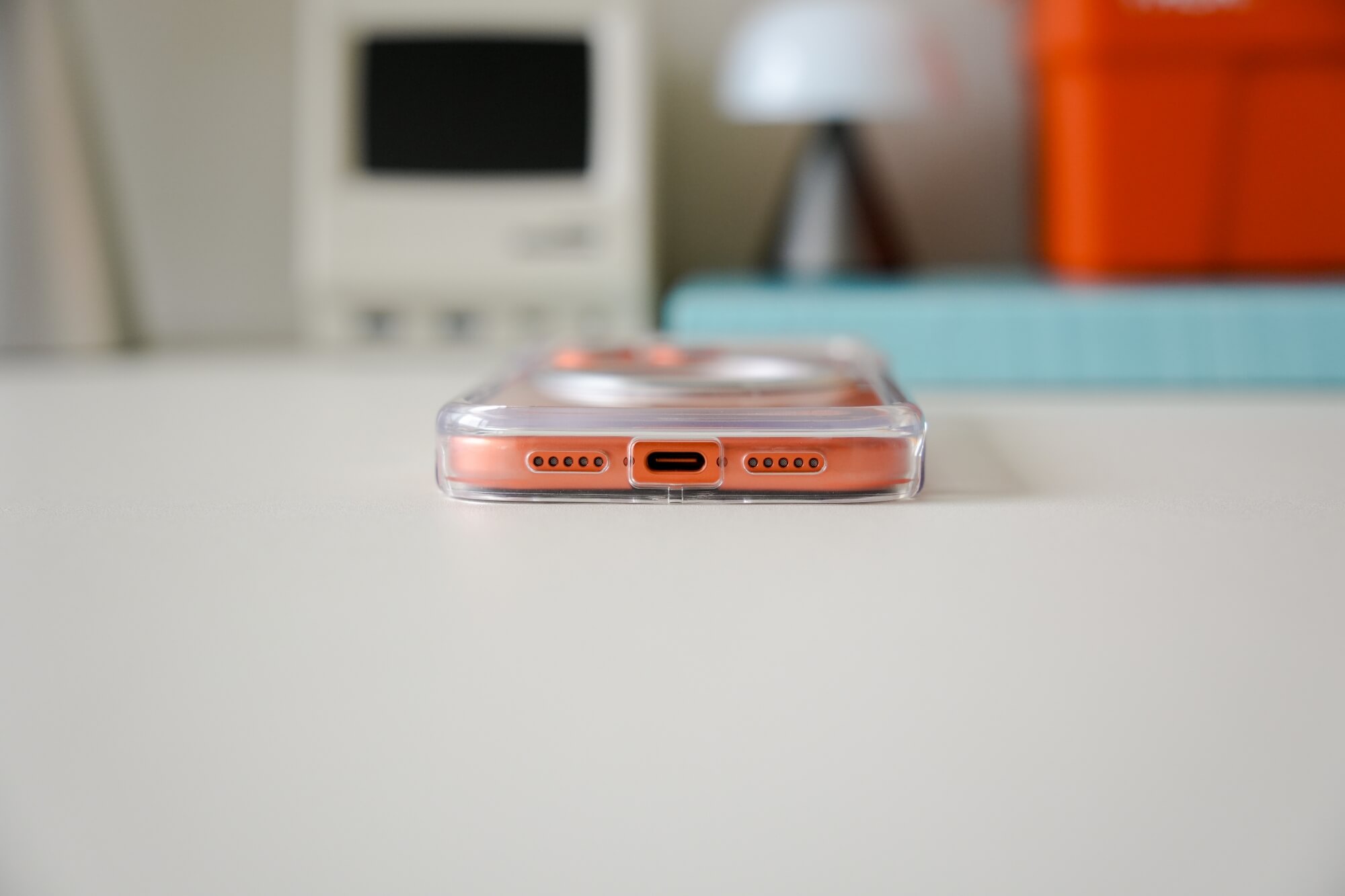 Moxbii iPhone 17 極空戰甲手機殼：一年不變黃保固 可免費換新