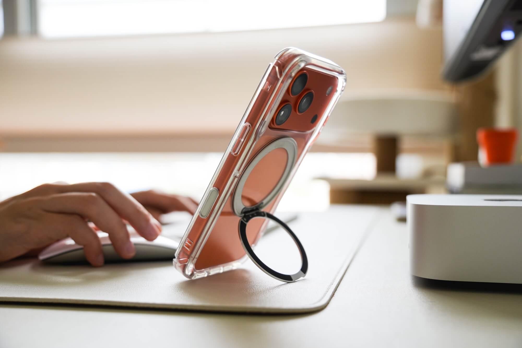 Moxbii iPhone 17 極空戰甲手機殼：360度旋轉支架